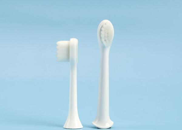 刷博士?jī)和療o(wú)銅護(hù)齦小軟毛刷頭