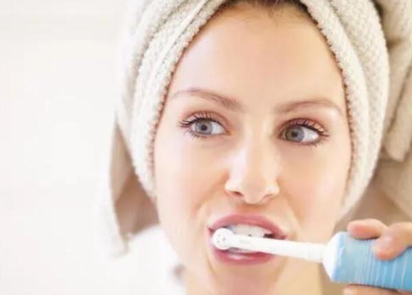 電動牙刷當手動刷干凈嗎