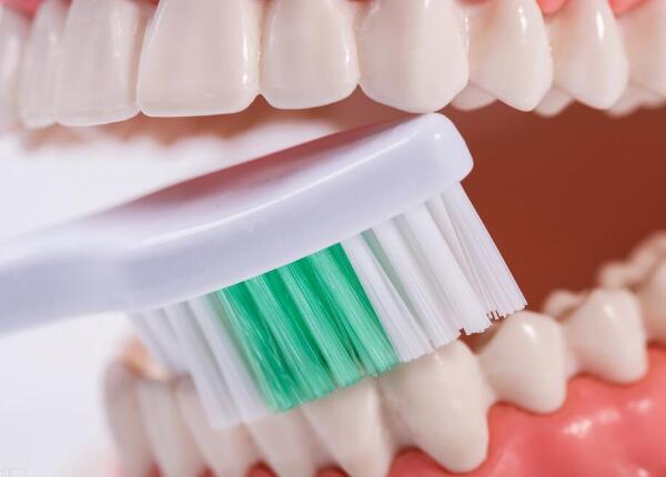 牙刷使用 電動(dòng)牙刷刷牙干凈還是手動(dòng)刷牙好