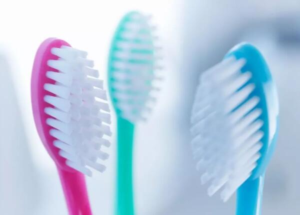 牙刷為啥會(huì)掉毛怎么辦？看完這篇文章，牙刷掉毛不再是問題！